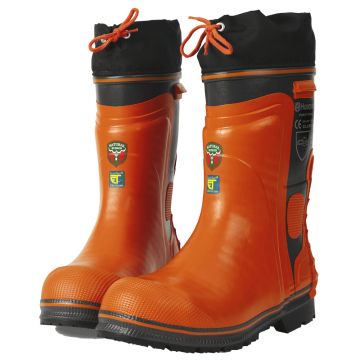 Keep your feet warm, dry and safe in these genuine Husqvarna boots